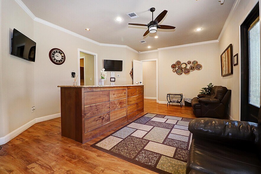 More Photos Of 8122 Whisper Oak, San Antonio Office For Sale
