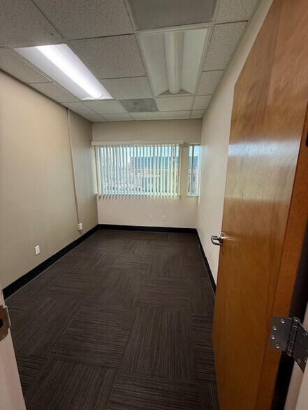 More Photos Of 698 12th St SE, Salem Office For Lease