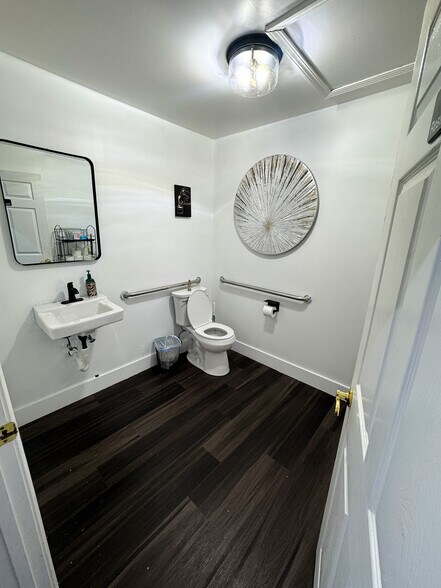 More Photos Of 3037-3059 Gulf Breeze Pky, Gulf Breeze Unknown For Lease