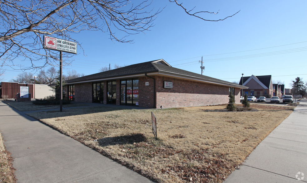 Primary Photo Of 1315-1317 SW 6th Ave, Topeka Medical For Sale