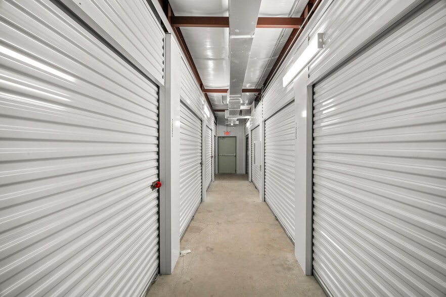 More Photos Of 14150 Pebble Hills Blvd, El Paso Self Storage For Sale