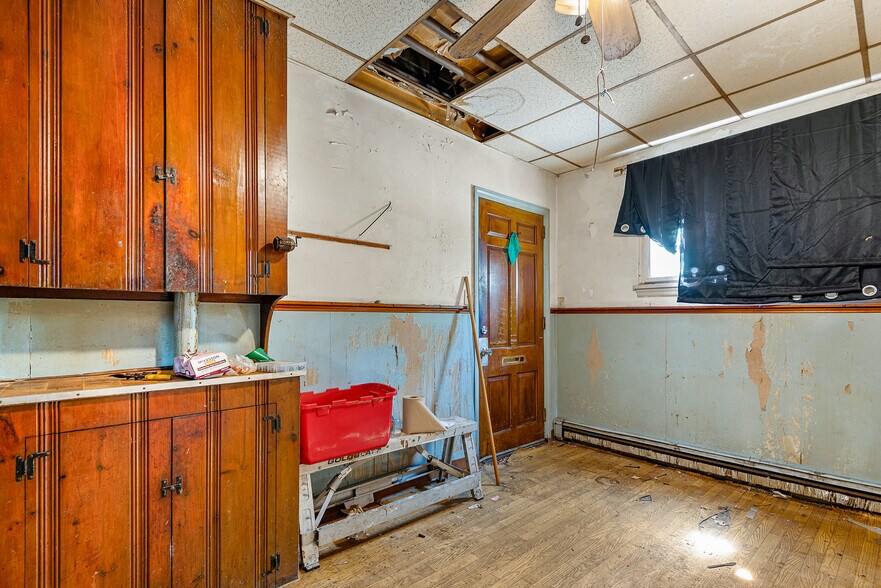 More Photos Of 9 E 44th St, Wilmington Office Residential For Sale