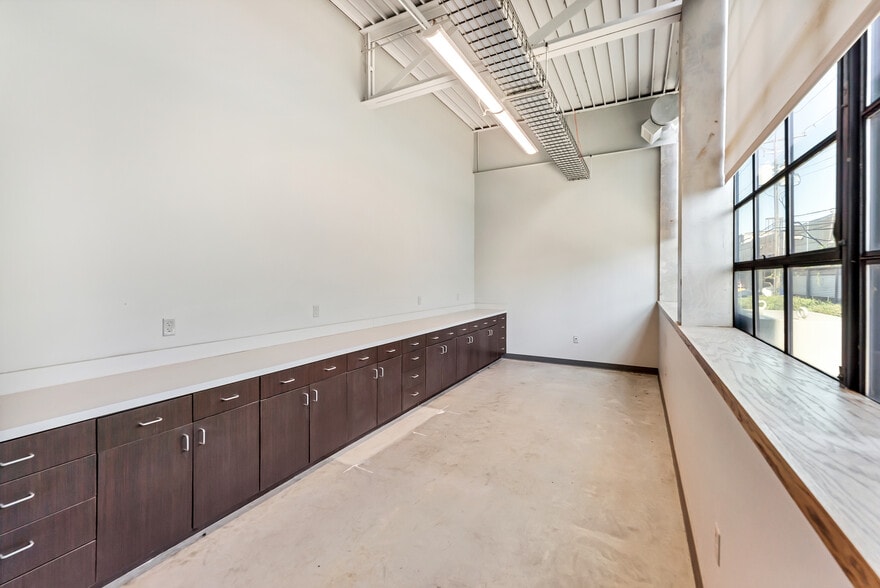 More Photos Of 201 N Rupert St, Fort Worth Office For Lease