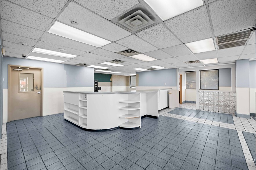 More Photos Of 7902 Slide Rd, Lubbock Veterinarian Kennel For Lease