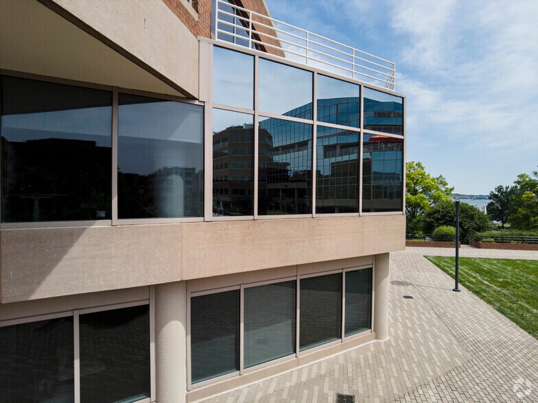 More Photos Of 11 Canal Center Plz, Alexandria Office For Lease