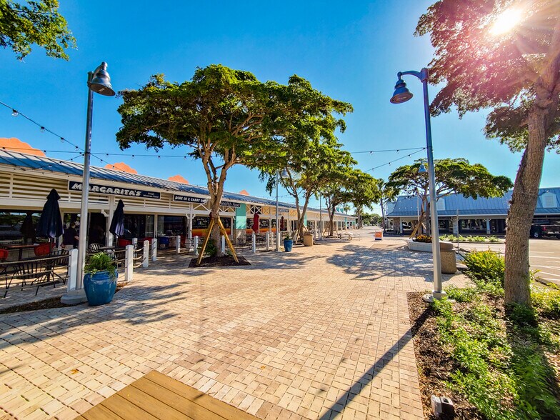 More Photos Of 1001-1041 N Collier Blvd, Marco Island Unknown For Lease