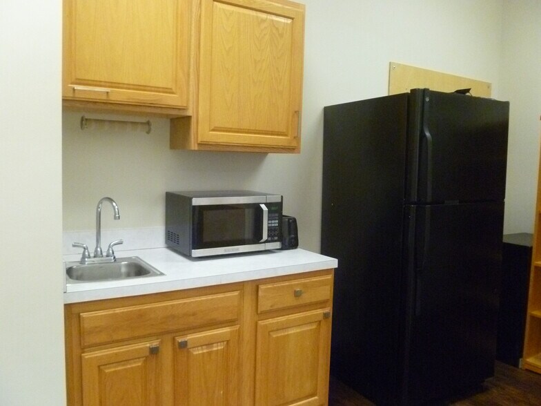 More Photos Of 4000-4008 Genesee Pl, Woodbridge Medical For Lease