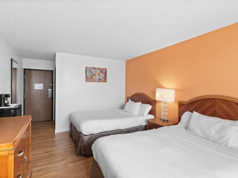 More Photos Of 1419 W 3rd St, Alliance Hotel For Sale