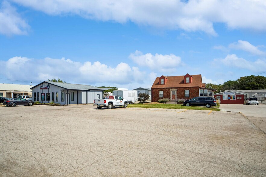 Primary Photo Of 1625 S Ankeny Blvd, Ankeny Auto Dealership For Sale