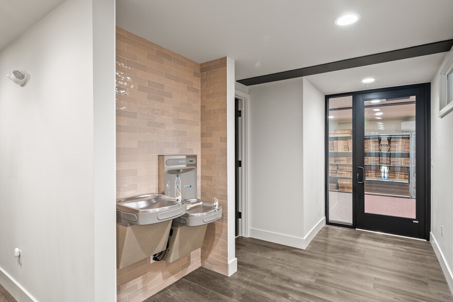 More Photos Of 4554 Forestdale Dr, Park City Light Manufacturing For Lease