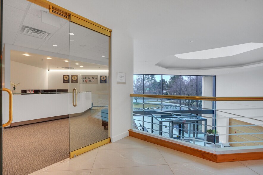 More Photos Of 31700 Middlebelt Rd, Farmington Hills Office For Lease