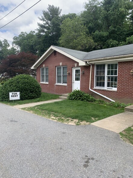 More Photos Of 4 Abbott Pl, Millbury Office For Lease