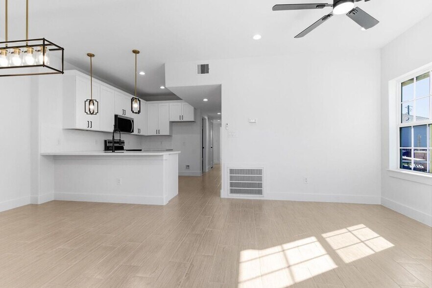 More Photos Of 428 Rhode Island st, Houston Apartments For Sale