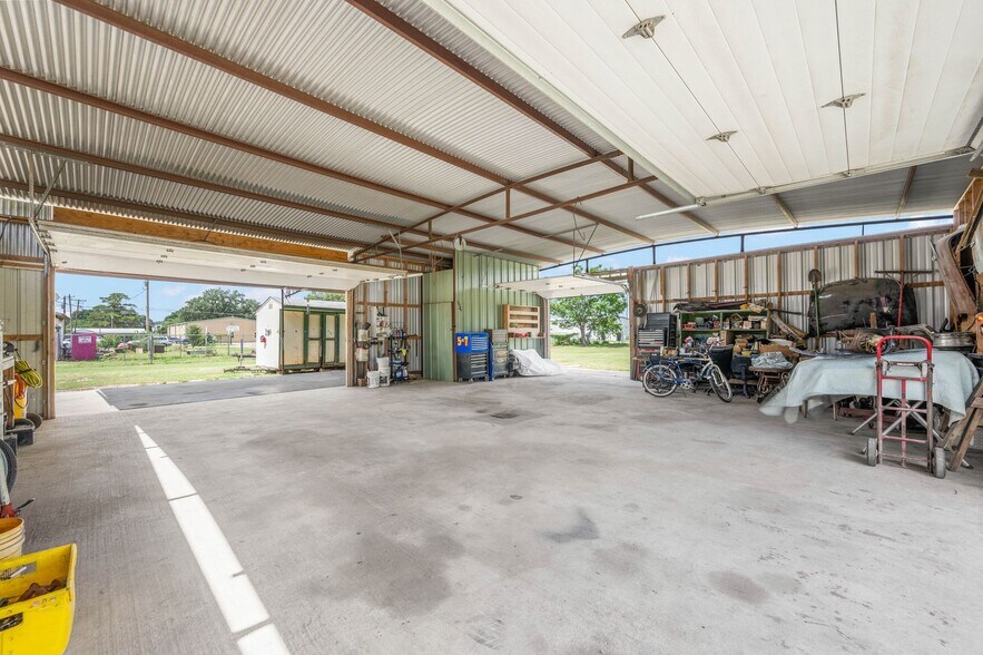 More Photos Of 1421 2nd St, Pleasanton Auto Repair For Sale
