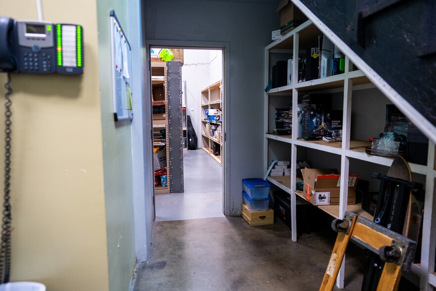 More Photos Of 1055 W Red Cliffs Dr, Washington Freestanding For Lease