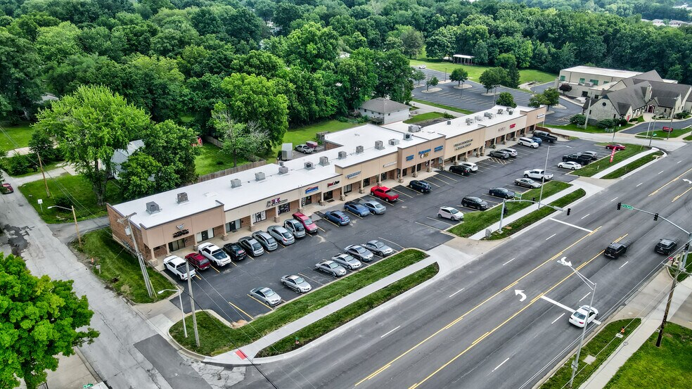 More Photos Of 8101-8129 N Oak Tfwy, Kansas City Unknown For Lease