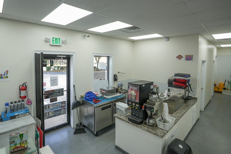More Photos Of 11 Wichita Dr, Nicholasville Storefront Retail Office For Lease