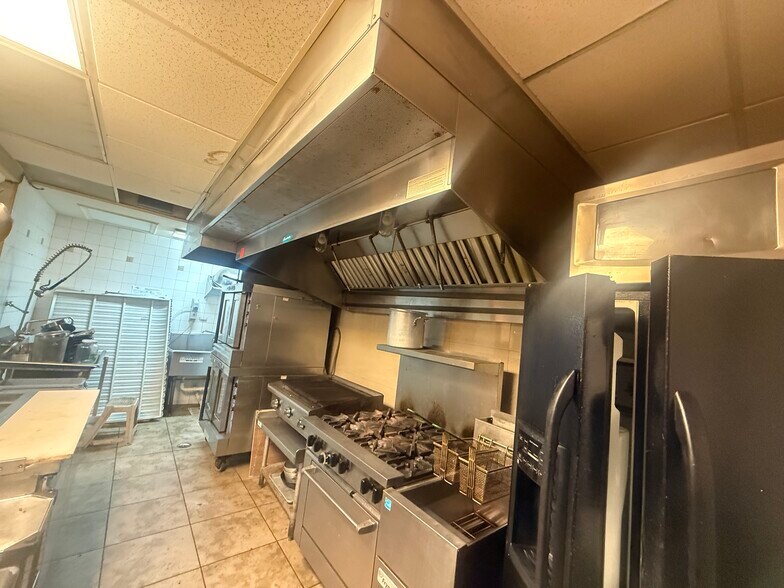 More Photos Of 336 E International Speedway Blvd, Daytona Beach Restaurant For Sale