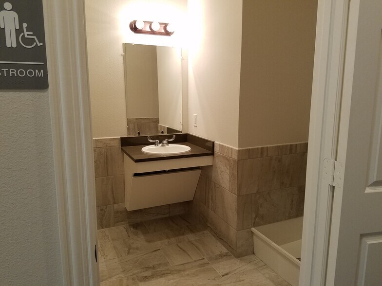 More Photos Of 8668 John Hickman Pky, Frisco Medical For Lease