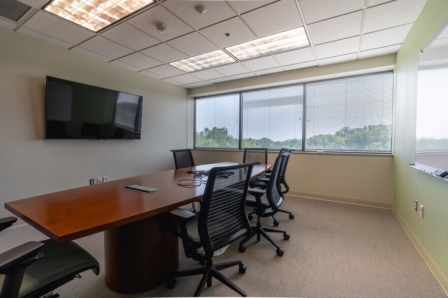 More Photos Of 20255 Victor Pky, Livonia Loft Creative Space For Lease