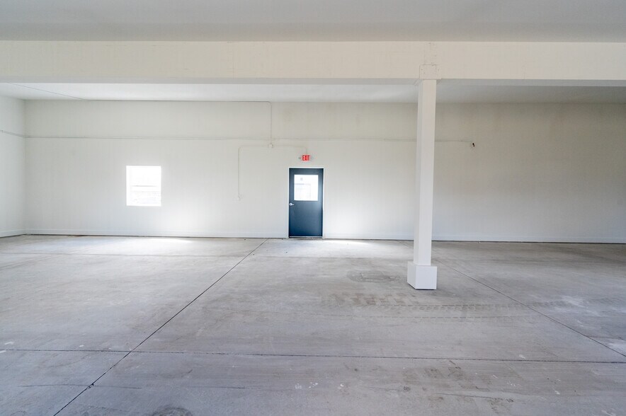 More Photos Of 255 Garden Dr, Bozeman Flex For Lease