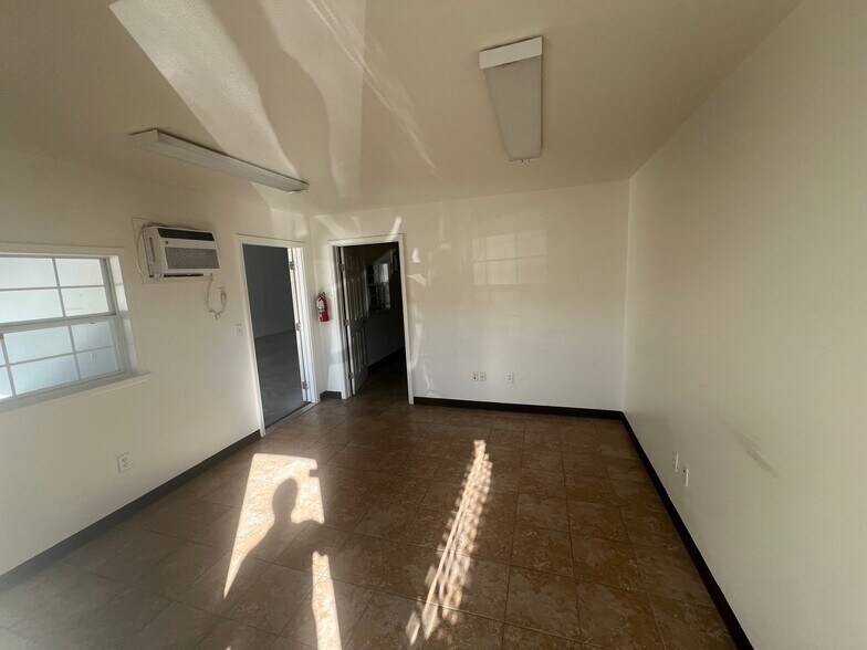 More Photos Of 317 E Cedar Ave, McAllen Warehouse For Lease