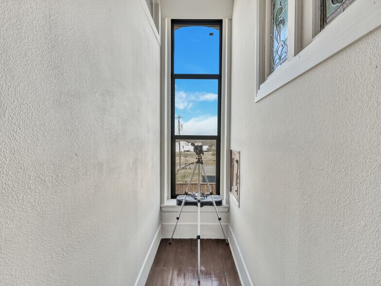 More Photos Of 106 W Main St, Pilot Point Storefront For Sale