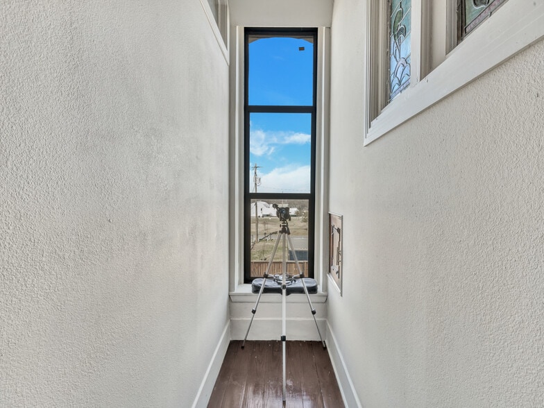 More Photos Of 106 W Main St, Pilot Point Storefront For Sale