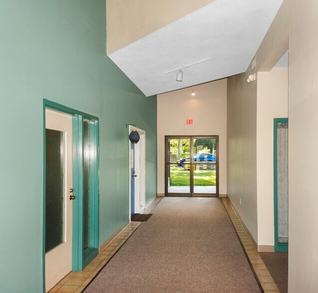 More Photos Of 20 S Anguilla Rd, Pawcatuck Office For Sale