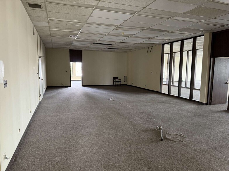 More Photos Of 6400 S Pulaski Rd, Chicago Storefront Retail Office For Lease