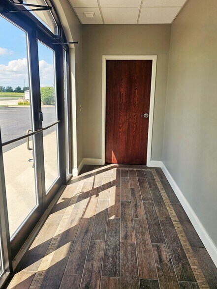 More Photos Of 16007 Executive Dr, Crest Hill Office For Sale