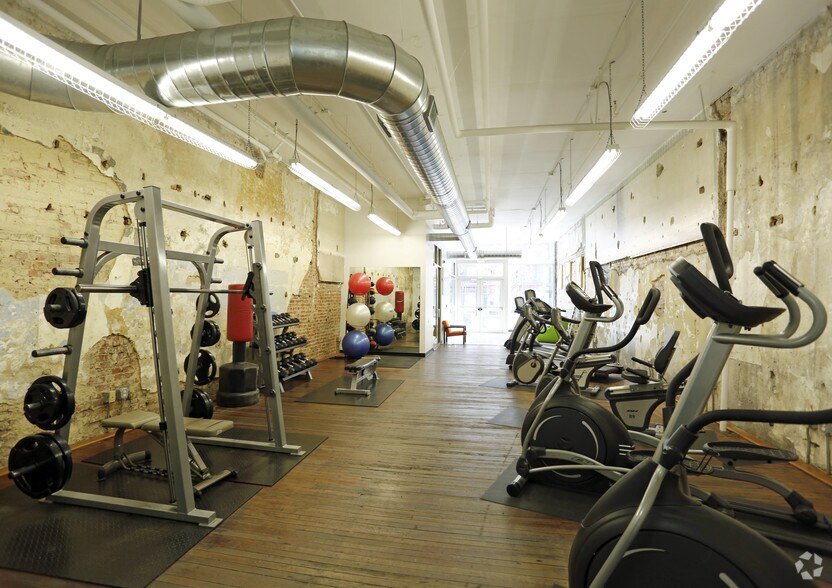 More Photos Of 122 Gayoso Ave, Memphis Apartments For Lease