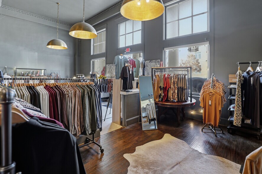 More Photos Of 110 N Tennessee St, McKinney Storefront Retail Office For Lease