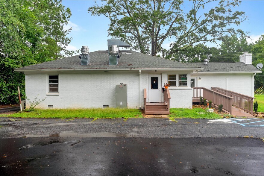 More Photos Of 323 W Georgia Rd, Simpsonville Restaurant For Sale