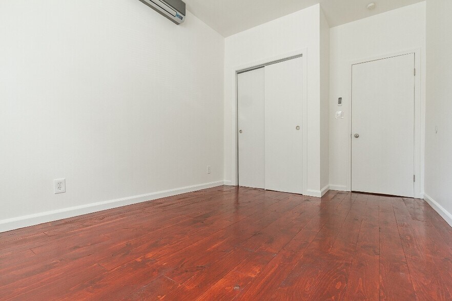 More Photos Of 7 Newark Bay Ct, Bayonne Apartments For Sale