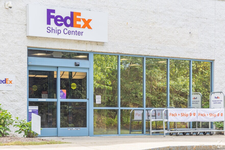 More Photos Of 300 Century Dr, Boylston Warehouse For Lease