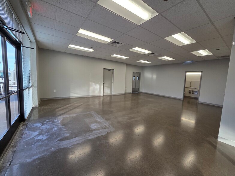 More Photos Of 2019-2025 Vista Ave SE, Salem Warehouse For Lease