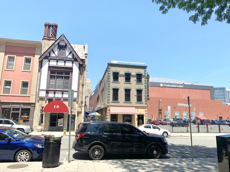 More Photos Of 18 Green St, Newark Storefront Retail Office For Lease