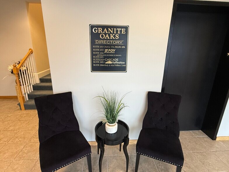 More Photos Of 127 Rockingham Rd, Windham Office For Lease