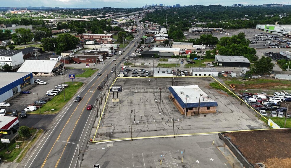 More Photos Of 6005 Charlotte Pike, Nashville Freestanding For Lease