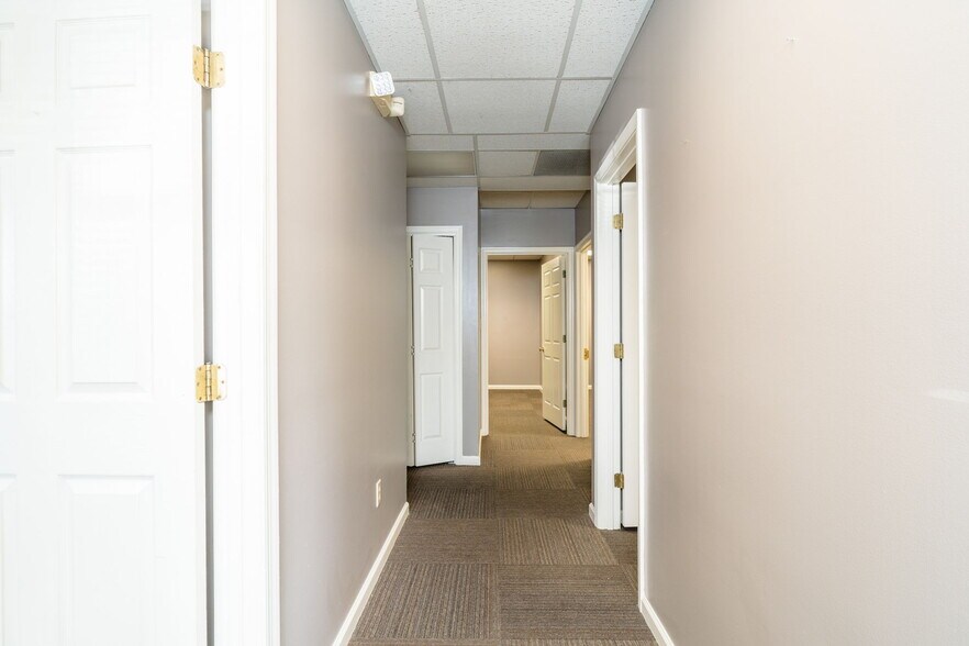 More Photos Of 1600 N Coalter St, Staunton Office For Lease