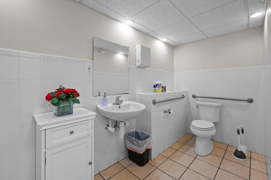 More Photos Of 105 Corporate Dr E, Langhorne Office For Sale