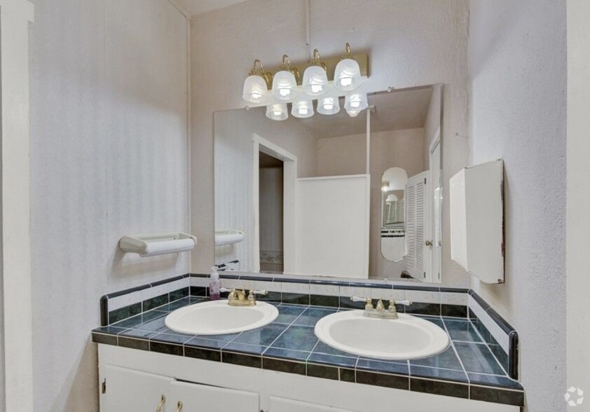 More Photos Of 618 4th St, Corning Office For Sale