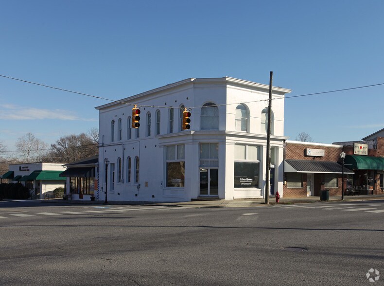 More Photos Of 146-148 W Trade St, Dallas Storefront Retail Office For Lease