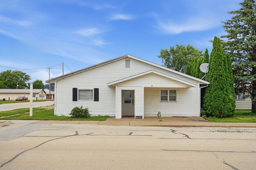 More Photos Of 305 1st st, Alpha Restaurant For Sale