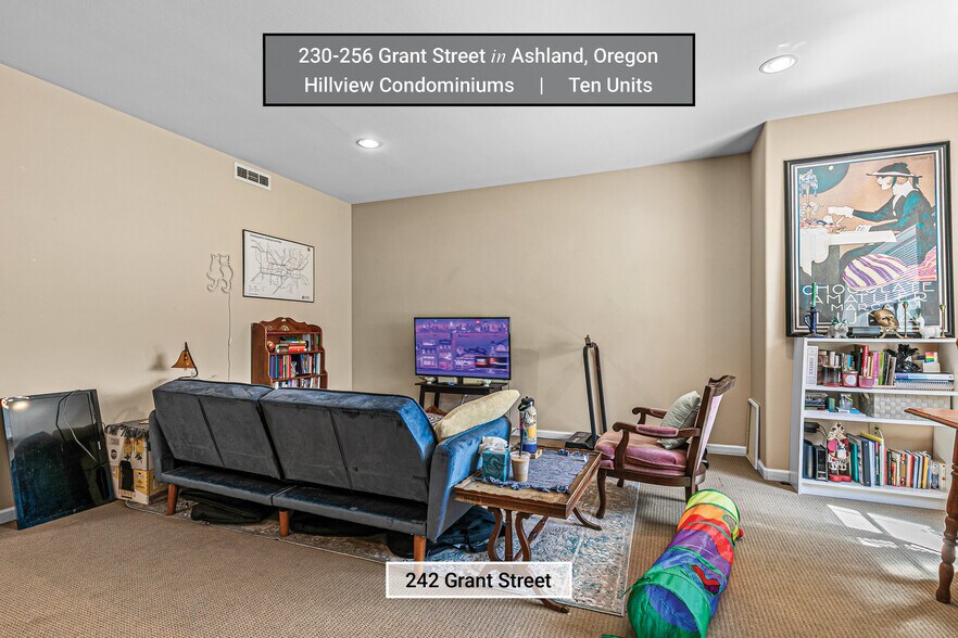More Photos Of 230 Grant St, Ashland Multifamily For Sale