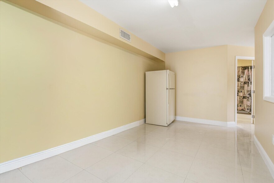 More Photos Of 3240 NW 7th St, Miami Office For Sale