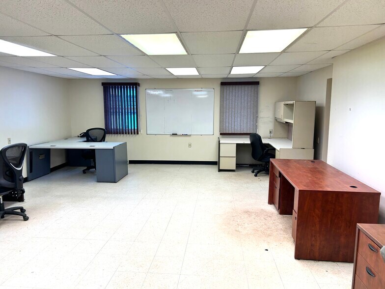 More Photos Of 123 Turkey Run Rd, Salem Distribution For Sale