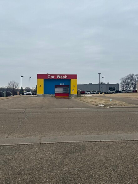 Primary Photo Of 123 N 13th Ave, Winneconne Carwash For Sale