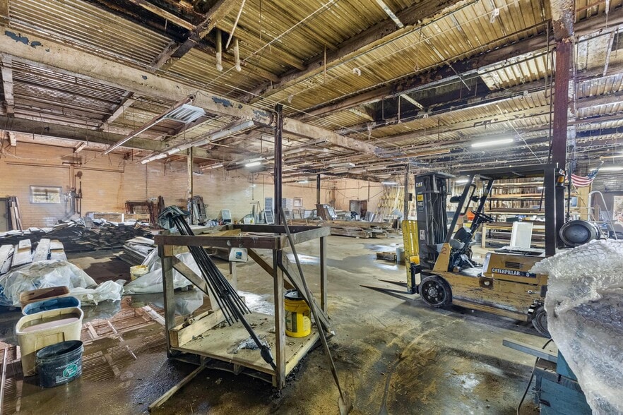 More Photos Of 115 Mill St, Warrenville Manufacturing For Sale